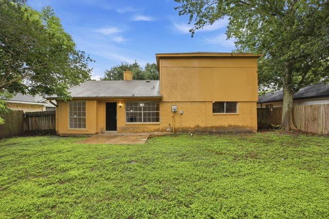 6814 Indian Falls Drive, Houston, TX 77489