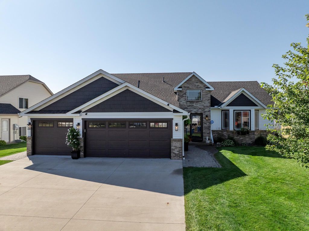 1424 Hillside Court, Sauk Rapids, MN 56379