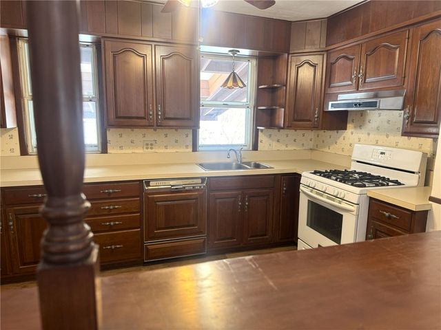 828 East Circle Drive, Vestal, NY 13850