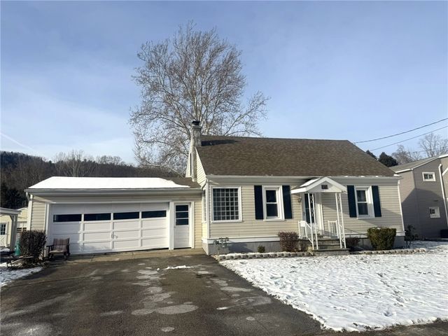 828 East Circle Drive, Vestal, NY 13850