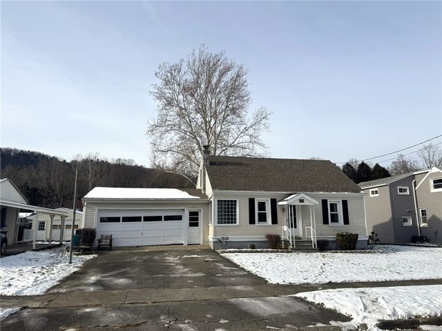 828 East Circle Drive, Vestal, NY 13850