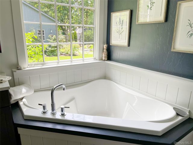 6 Long Lane, Hampton Bays, NY 11946