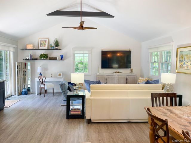 6 Long Lane, Hampton Bays, NY 11946