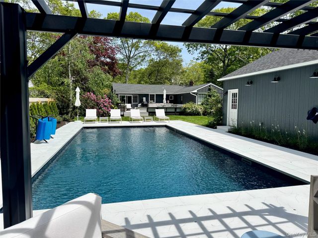 6 Long Lane, Hampton Bays, NY 11946