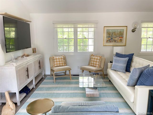 6 Long Lane, Hampton Bays, NY 11946