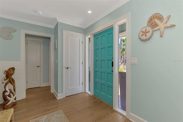 307 AVENIDA DE PARADISIO, Sarasota, FL 34242