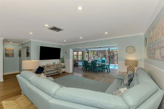 307 AVENIDA DE PARADISIO, Sarasota, FL 34242