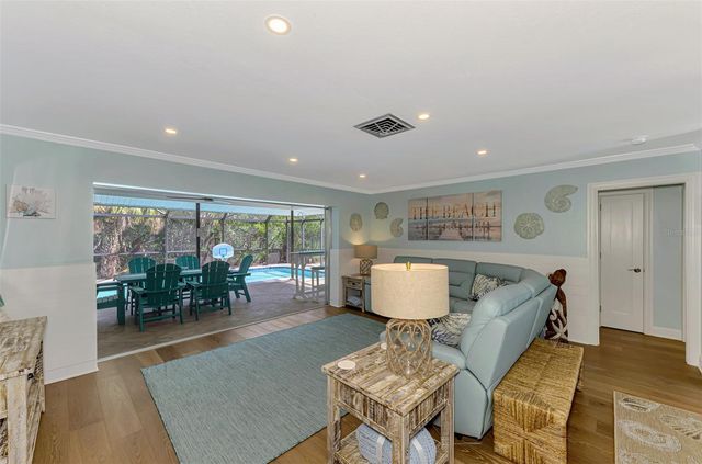 307 AVENIDA DE PARADISIO, Sarasota, FL 34242