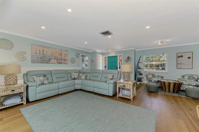 307 AVENIDA DE PARADISIO, Sarasota, FL 34242