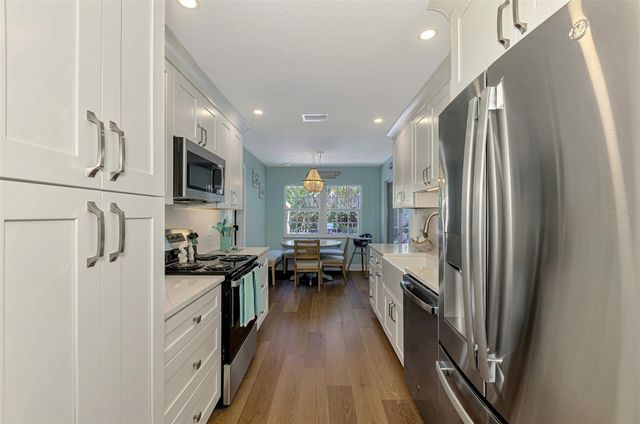 307 AVENIDA DE PARADISIO, Sarasota, FL 34242