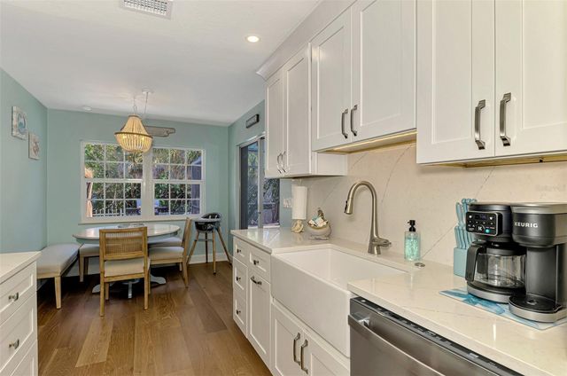 307 AVENIDA DE PARADISIO, Sarasota, FL 34242