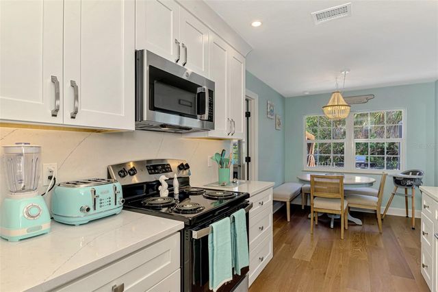 307 AVENIDA DE PARADISIO, Sarasota, FL 34242