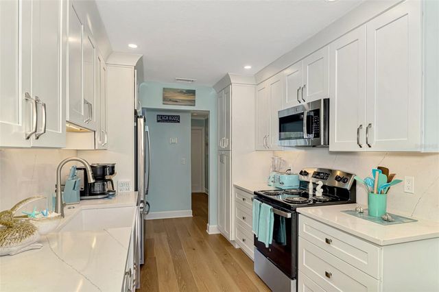307 AVENIDA DE PARADISIO, Sarasota, FL 34242