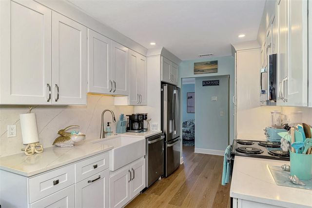 307 AVENIDA DE PARADISIO, Sarasota, FL 34242