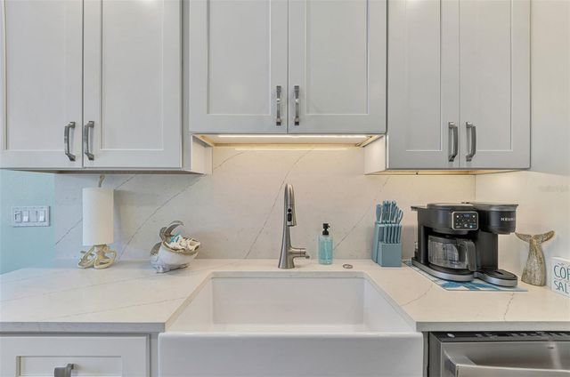 307 AVENIDA DE PARADISIO, Sarasota, FL 34242