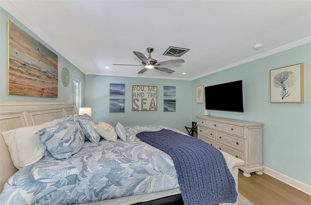 307 AVENIDA DE PARADISIO, Sarasota, FL 34242