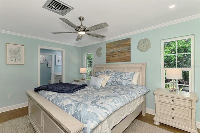 307 AVENIDA DE PARADISIO, Sarasota, FL 34242