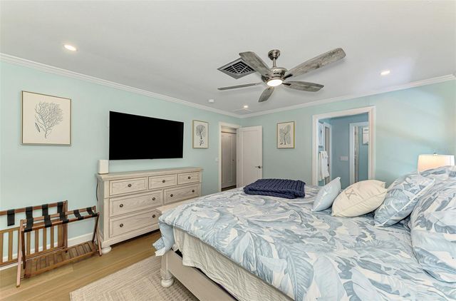 307 AVENIDA DE PARADISIO, Sarasota, FL 34242