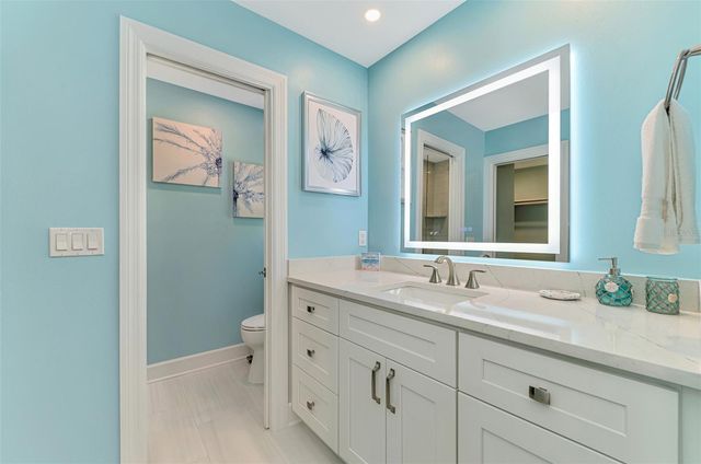 307 AVENIDA DE PARADISIO, Sarasota, FL 34242