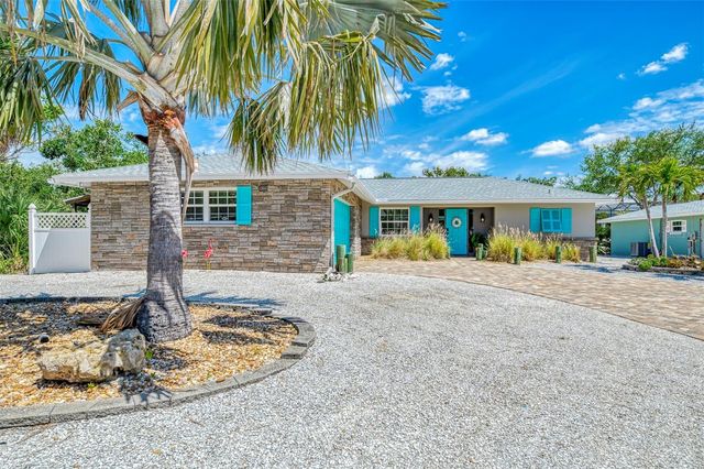 307 AVENIDA DE PARADISIO, Sarasota, FL 34242