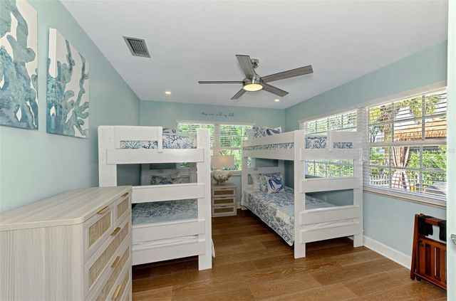 307 AVENIDA DE PARADISIO, Sarasota, FL 34242