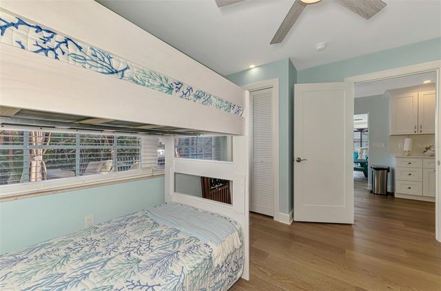 307 AVENIDA DE PARADISIO, Sarasota, FL 34242