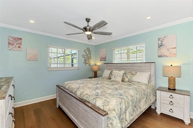 307 AVENIDA DE PARADISIO, Sarasota, FL 34242