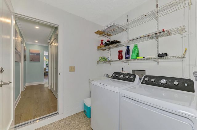 307 AVENIDA DE PARADISIO, Sarasota, FL 34242