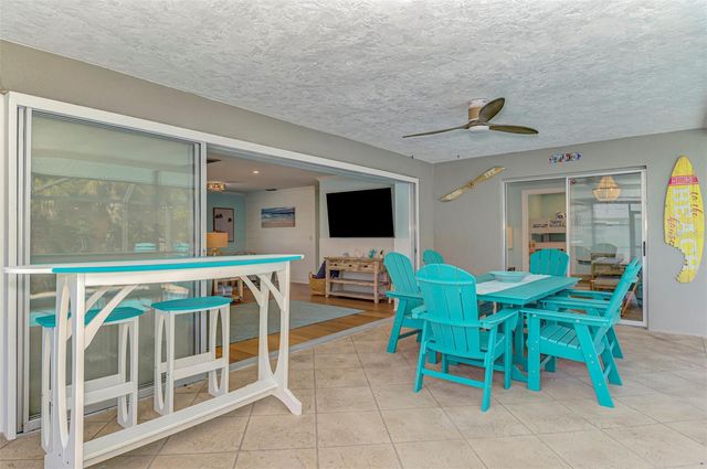 307 AVENIDA DE PARADISIO, Sarasota, FL 34242