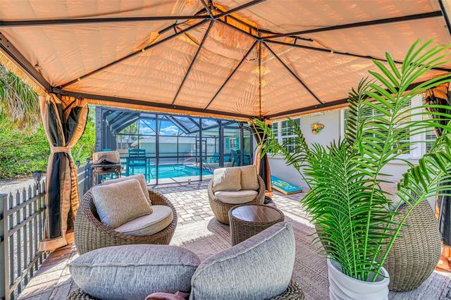 307 AVENIDA DE PARADISIO, Sarasota, FL 34242