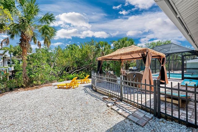 307 AVENIDA DE PARADISIO, Sarasota, FL 34242