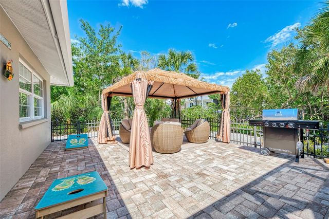 307 AVENIDA DE PARADISIO, Sarasota, FL 34242