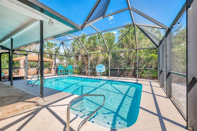 307 AVENIDA DE PARADISIO, Sarasota, FL 34242