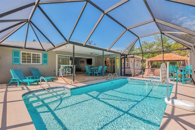 307 AVENIDA DE PARADISIO, Sarasota, FL 34242