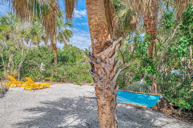 307 AVENIDA DE PARADISIO, Sarasota, FL 34242