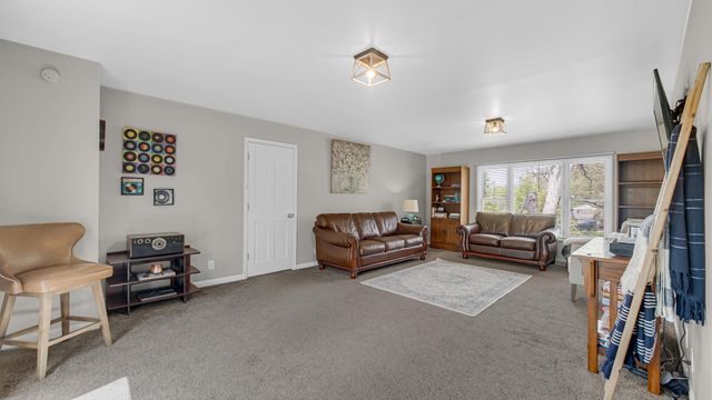 55 Spectacle Drive, Valparaiso, IN 46383
