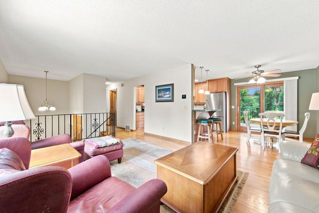 8033 Dakota Lane, Chanhassen, MN 55317