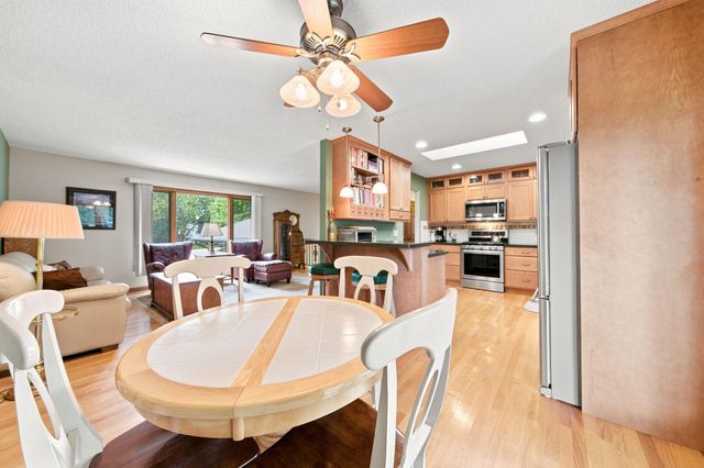 8033 Dakota Lane, Chanhassen, MN 55317