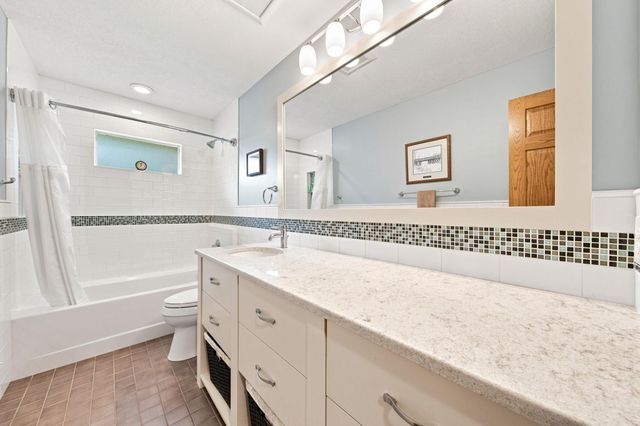 8033 Dakota Lane, Chanhassen, MN 55317