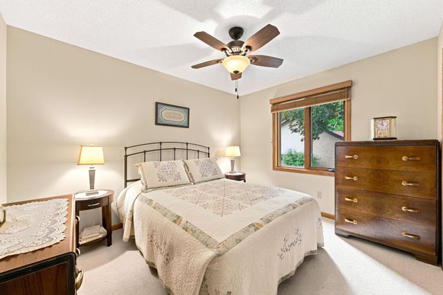 8033 Dakota Lane, Chanhassen, MN 55317