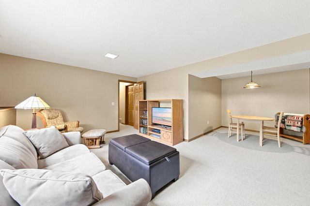 8033 Dakota Lane, Chanhassen, MN 55317
