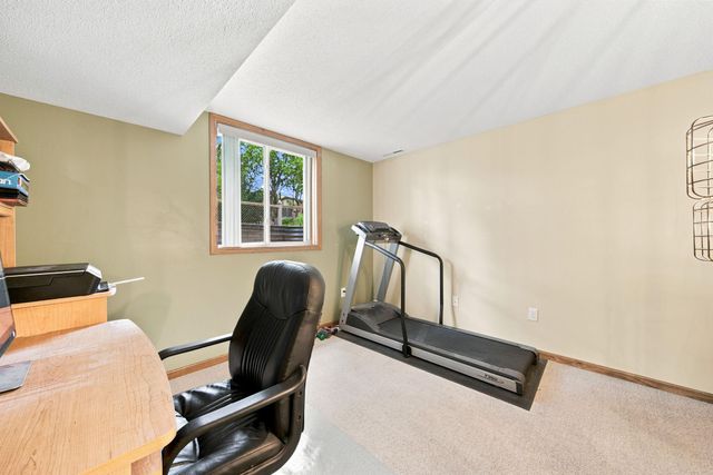 8033 Dakota Lane, Chanhassen, MN 55317