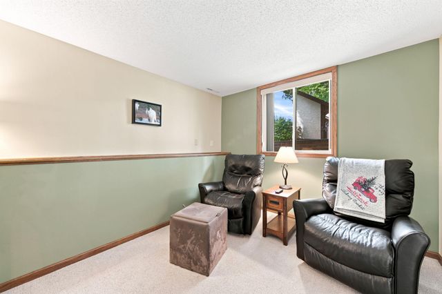 8033 Dakota Lane, Chanhassen, MN 55317
