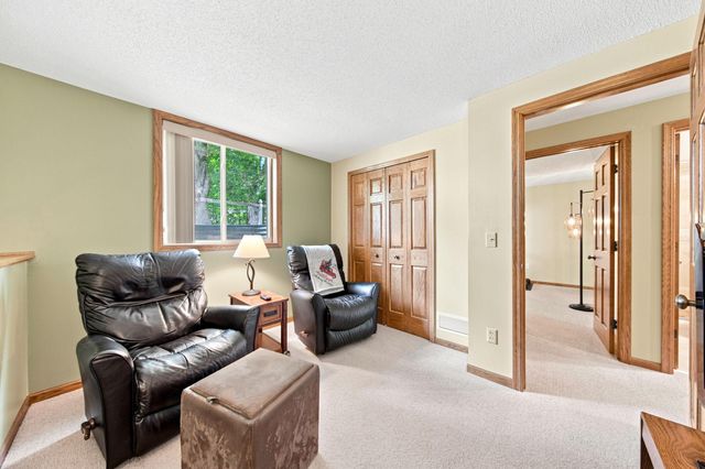 8033 Dakota Lane, Chanhassen, MN 55317
