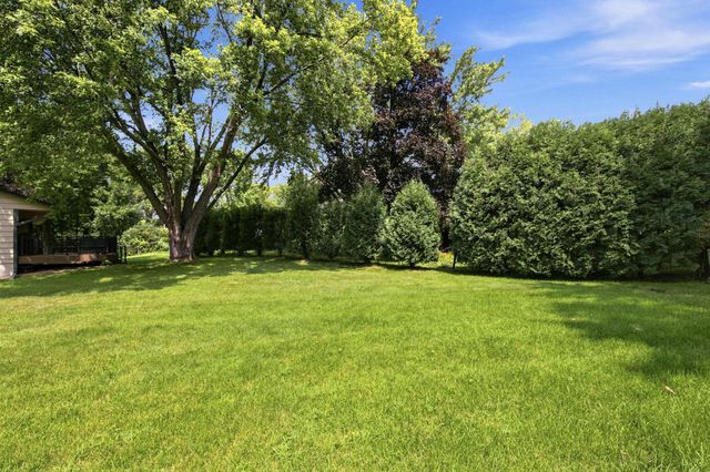 8033 Dakota Lane, Chanhassen, MN 55317