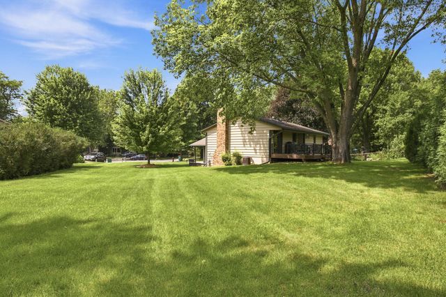 8033 Dakota Lane, Chanhassen, MN 55317