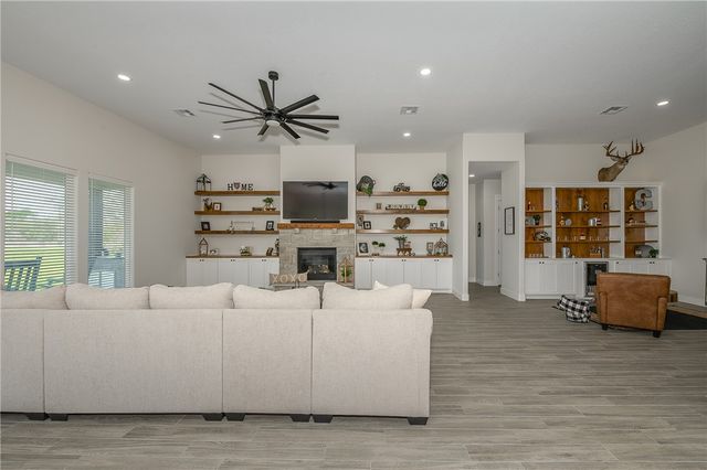 5401 Legend Oaks Court, College Station, TX 77845