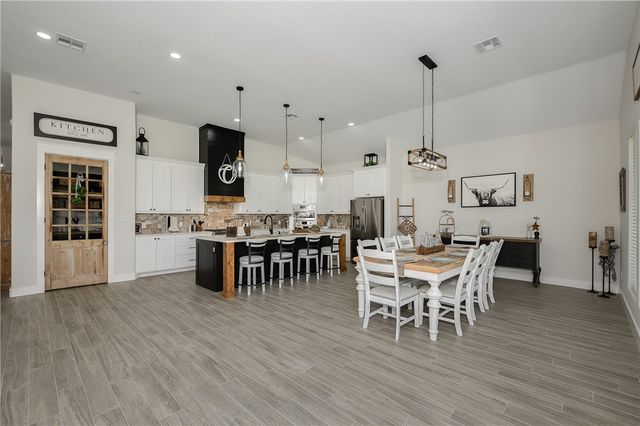 5401 Legend Oaks Court, College Station, TX 77845