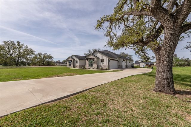 5401 Legend Oaks Court, College Station, TX 77845