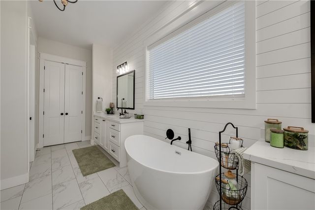 5401 Legend Oaks Court, College Station, TX 77845